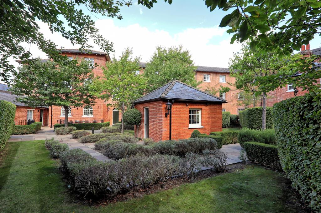 Lot: 6 - ATTRACTIVE TWO-BEDROOM APARTMENT IN CONVERTED FORMER HOSPITAL BUILDING - Shot showing front of building and communal area